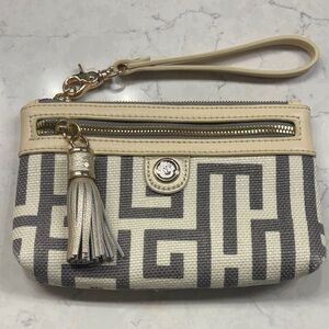 Spartina449 wristlet: off white/gray geometric w gold zippers, tassel ‘De Renne’